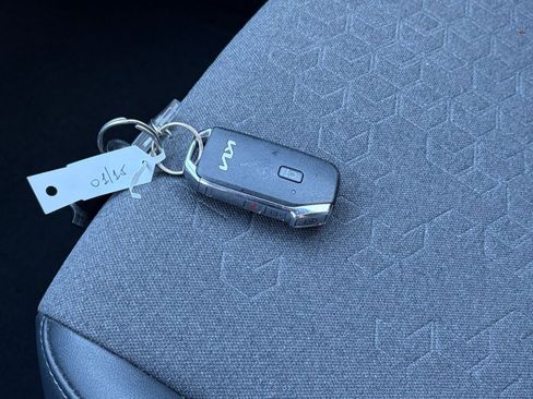Used 2025 Kia Seltos S image 21