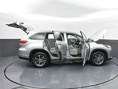 Certified 2018 Toyota Highlander XLE image 52