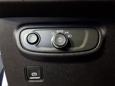 Used 2018 GMC Terrain SLE image 24