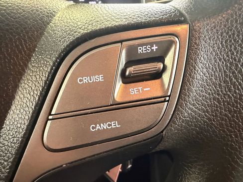 Used 2017 Hyundai Santa Fe SE image 14