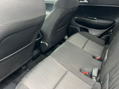 Used 2019 Kia Sportage LX image 4