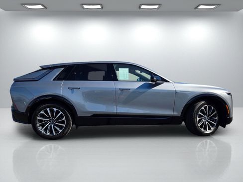 Certified 2025 Cadillac Lyriq Sport AWD/4WD image 3
