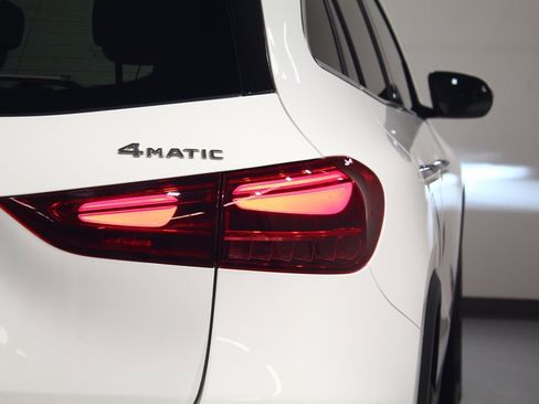 Used 2025 Mercedes-Benz GLA 250 4MATIC image 11