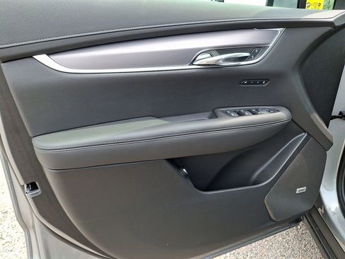 New 2025 Cadillac XT6 Luxury image 34