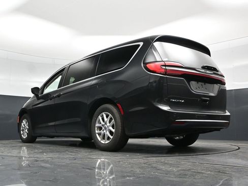 Used 2023 Chrysler Pacifica Touring-L FWD image 60