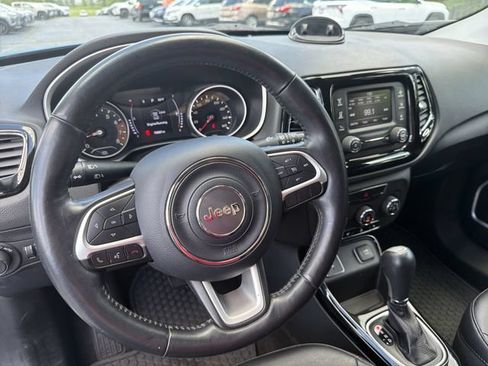 Used 2018 Jeep Compass Latitude FWD image 17