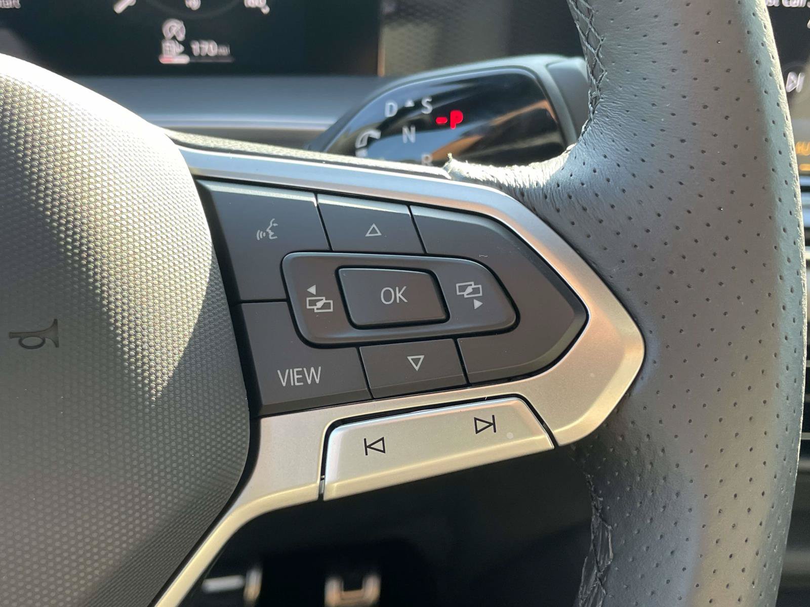 New 2026 Volkswagen Tiguan SE R-Line FWD image 20