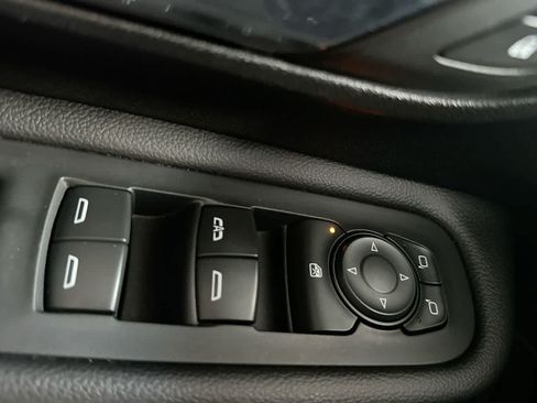 Used 2023 GMC Terrain SLE w/ Driver Convenience Package FWD image 17