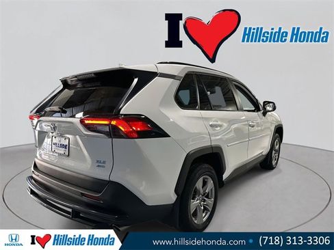 Used 2022 Toyota RAV4 XLE image 5