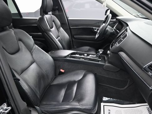 Used 2020 Volvo XC90 T5 Momentum image 37