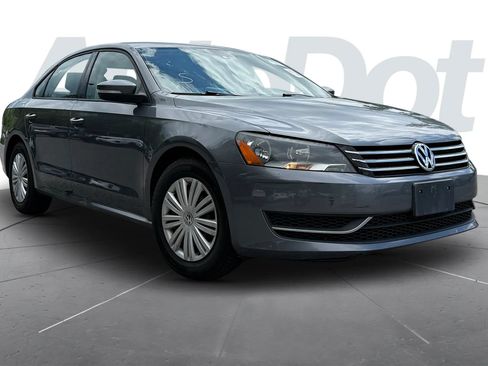 Used 2014 Volkswagen Passat 2.5 S FWD image 1