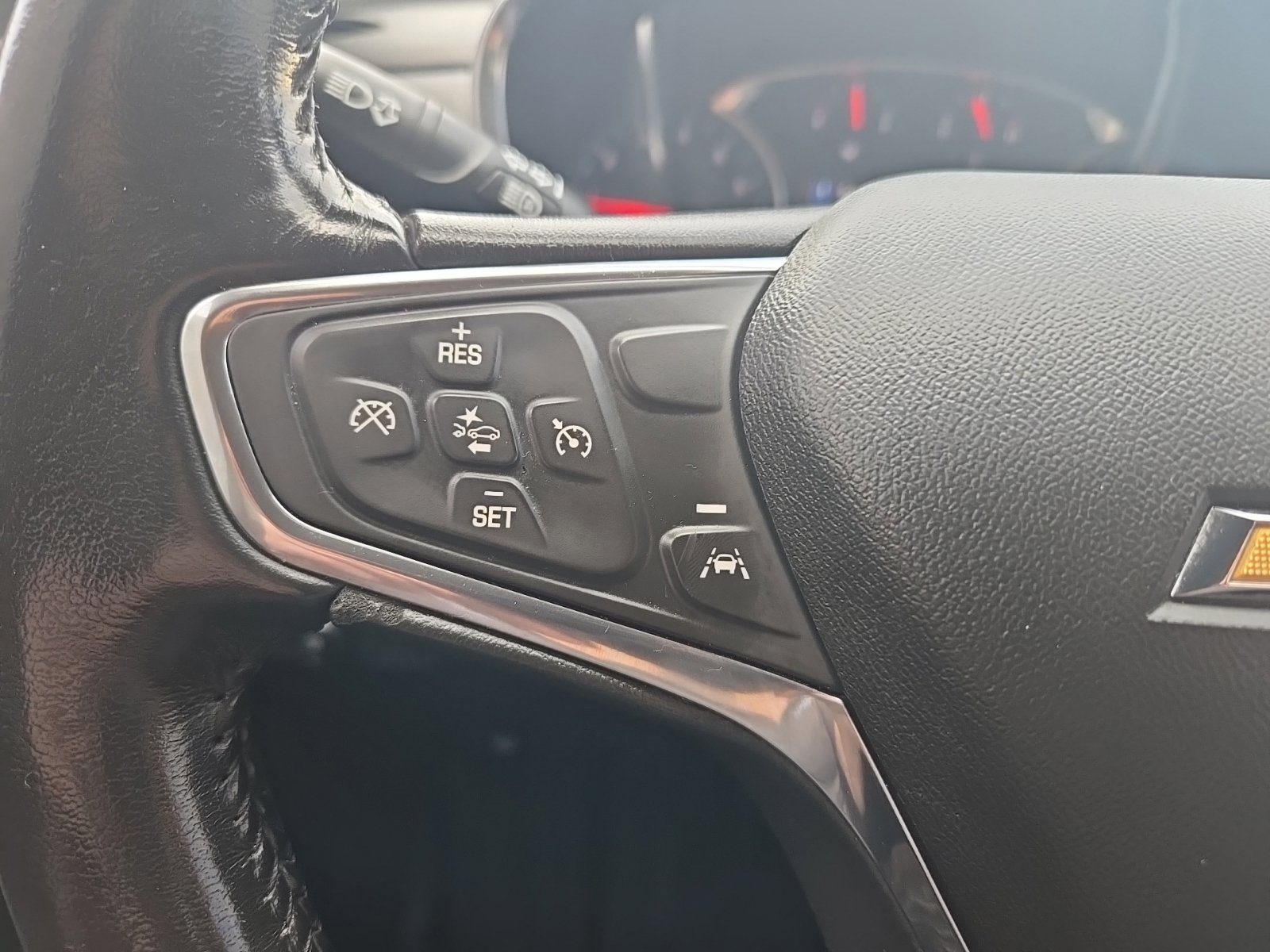 Used 2020 Chevrolet Equinox LT w/ Midnight Edition AWD/4WD image 17