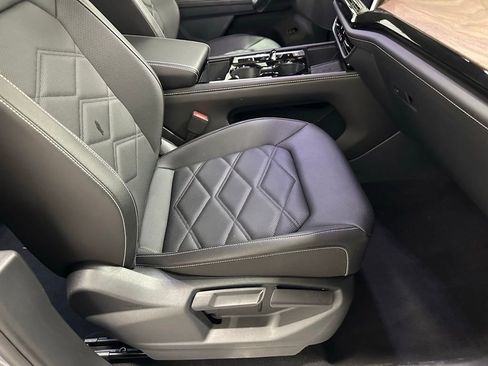 Used 2025 Volkswagen Atlas SE image 63