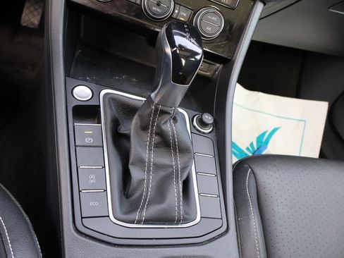 Used 2024 Volkswagen Jetta SE w/ Panoramic Sunroof Package image 28