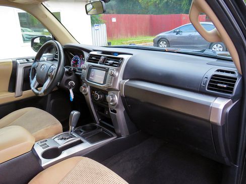 Used 2015 Toyota 4Runner SR5 image 21