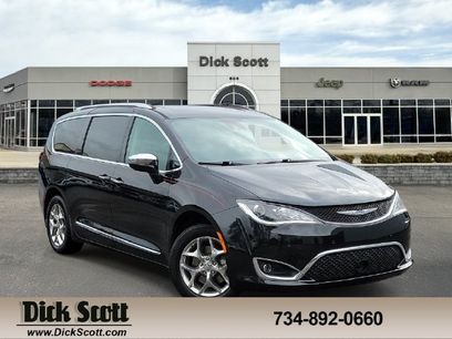 Used 2019 Chrysler Pacifica Limited w/ Advanced Safetytec Group