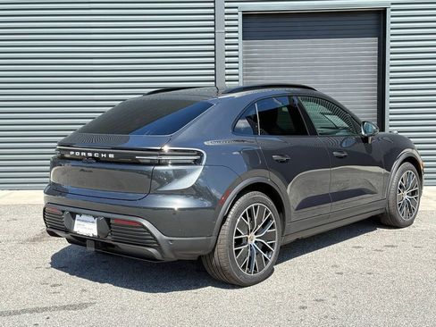 Certified 2025 Porsche Macan Electric image 25