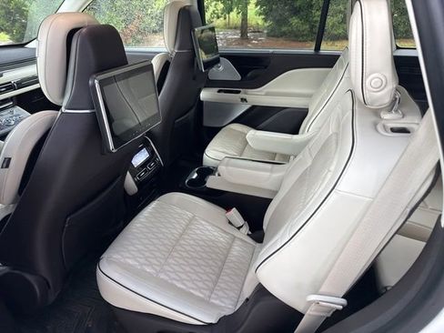 Used 2021 Lincoln Aviator Black Label w/ Dynamic Handling Package AWD/4WD image 9
