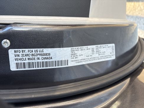 Used 2023 Chrysler Pacifica Touring-L image 5