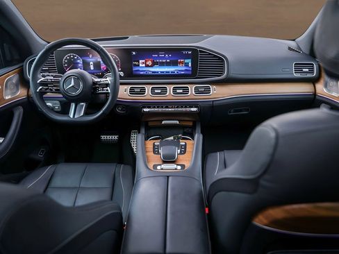 Used 2024 Mercedes-Benz GLS 580 4MATIC image 27