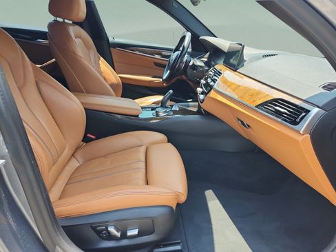 Used 2020 BMW 530i w/ Premium Package RWD image 19