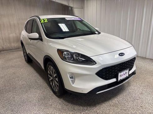 Used 2022 Ford Escape Titanium image 3