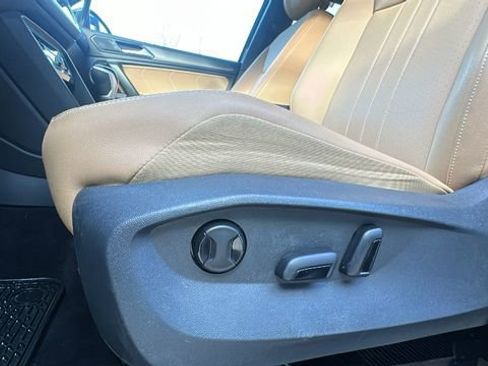 Used 2022 Volkswagen Tiguan SE image 19