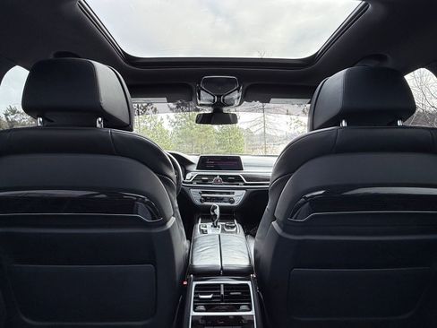 Used 2018 BMW 750i xDrive image 31