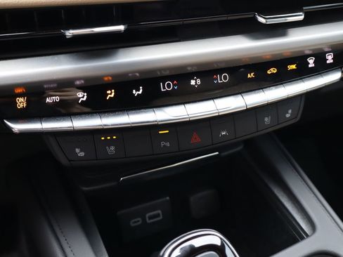 Used 2024 Cadillac XT4 Premium Luxury FWD image 25