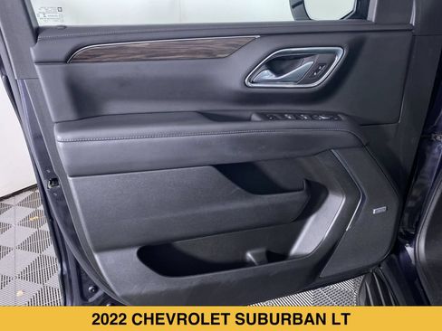 Certified 2022 Chevrolet Suburban LT w/ Luxury Package AWD/4WD image 11