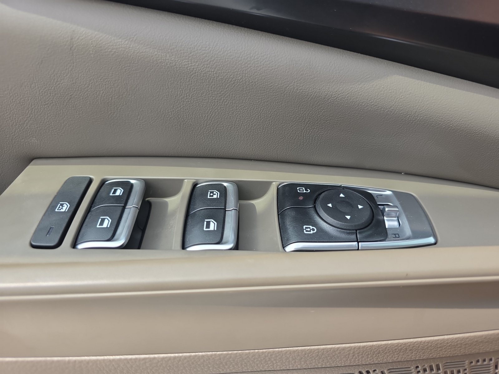 Certified 2026 Kia Carnival LX FWD image 27