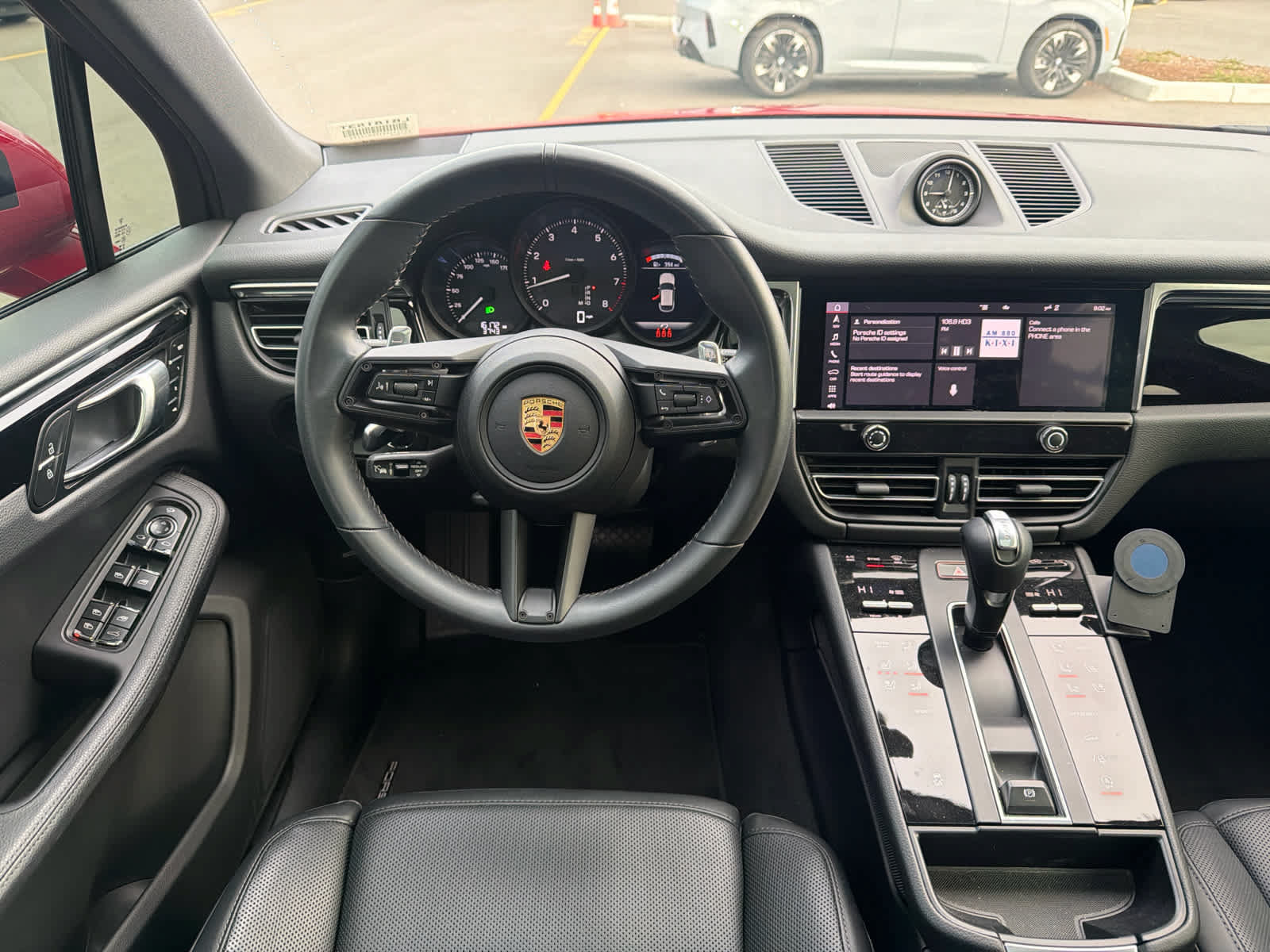 Used 2023 Porsche Macan AWD/4WD image 5