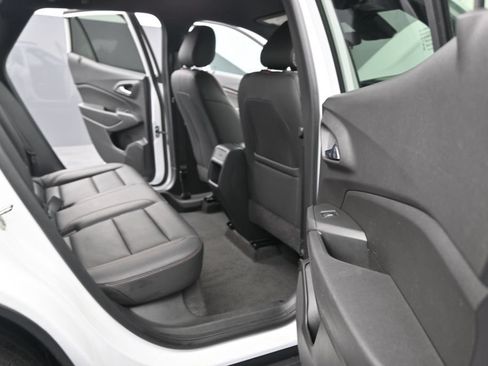 Used 2025 Chevrolet Trax RS FWD image 18