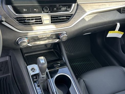 Used 2025 Nissan Altima 2.5 SL image 18