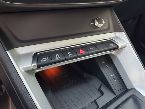 Used 2022 Audi Q3 2.0T Premium Plus w/ Premium Plus Package image 30