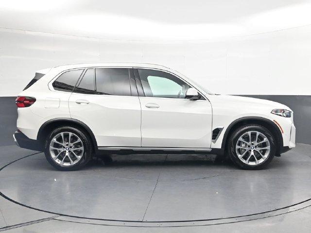 Certified 2024 BMW X5 xDrive40i w/ Parking Assistance Package AWD/4WD image 3