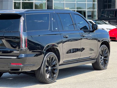 Used 2025 Cadillac Escalade ESV Sport Platinum w/ LPO, ONYX Package AWD/4WD image 10