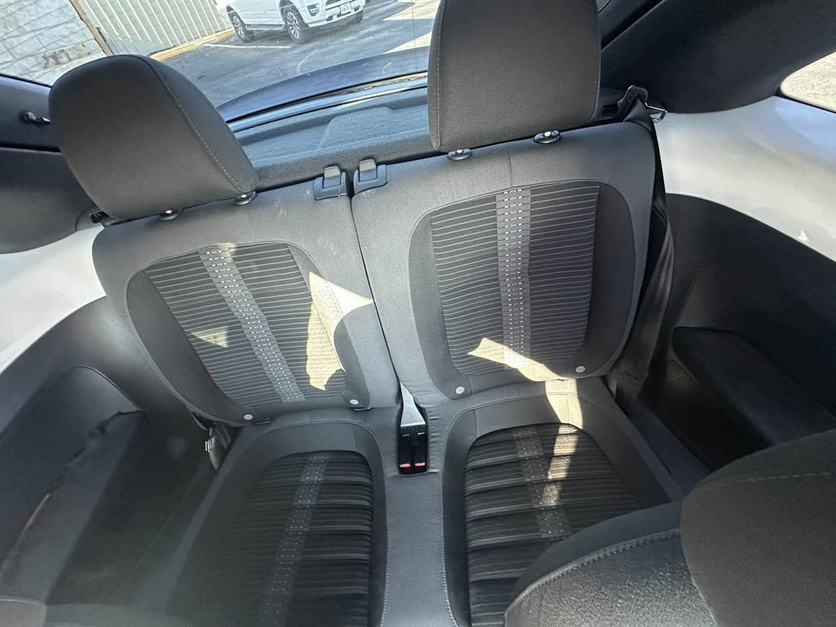Used 2012 Volkswagen Beetle Turbo FWD image 10