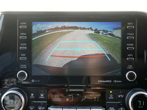 Used 2021 Toyota Highlander XLE image 13