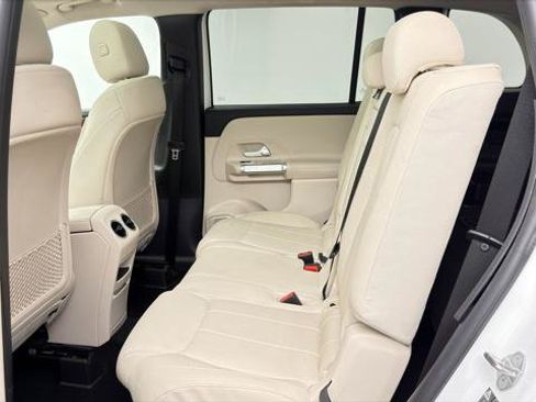 Used 2023 Mercedes-Benz GLB 250 w/ Premium Package image 16