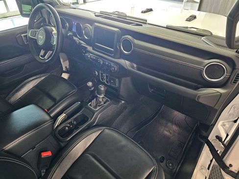 Used 2018 Jeep Wrangler Unlimited Sahara w/ Cold Weather Group AWD/4WD image 11