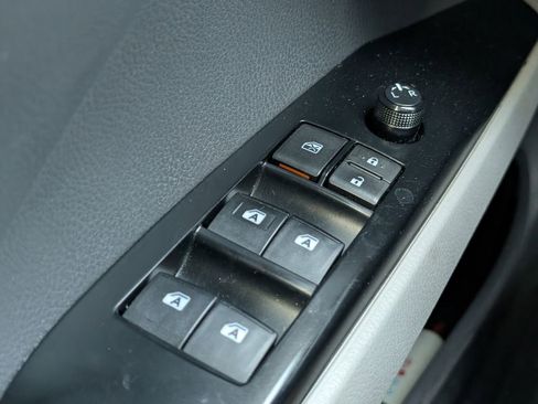 Used 2018 Toyota Camry SE image 11