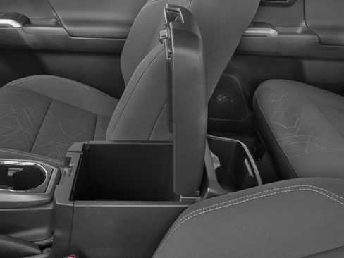 Used 2018 Toyota Tacoma TRD Sport AWD/4WD image 9
