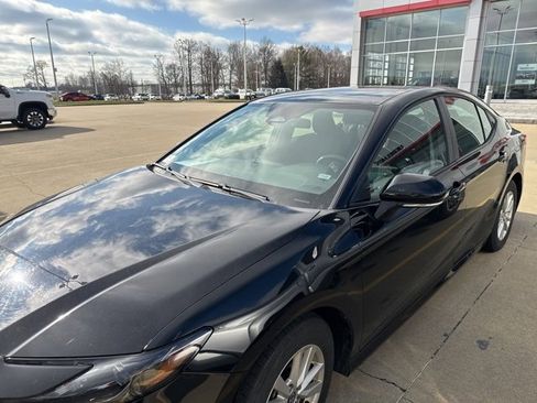 Used 2025 Toyota Camry LE image 30