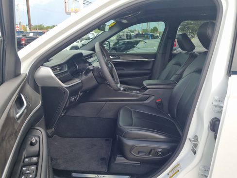 Used 2026 Jeep Grand Cherokee L Limited w/ Limited Altitude Package RWD image 19