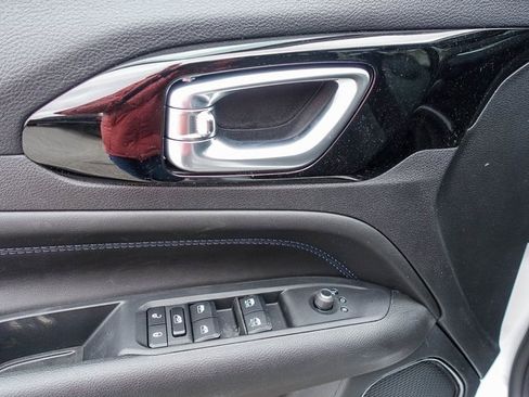 New 2026 Jeep Compass Latitude image 21