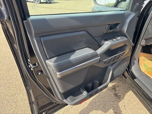 Certified 2026 Toyota Tacoma SR5 AWD/4WD image 12
