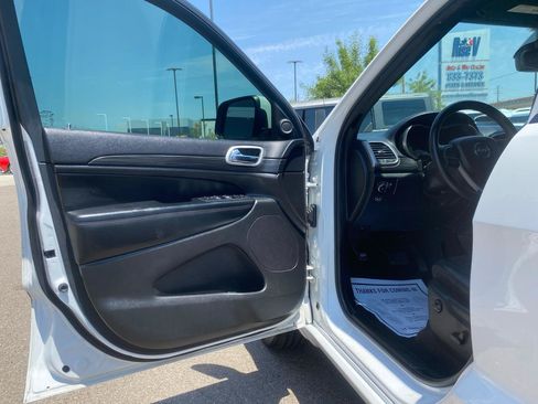 Used 2019 Jeep Grand Cherokee Altitude RWD image 18