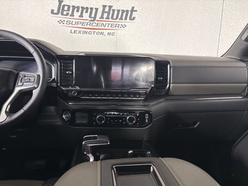 Used 2022 Chevrolet Silverado 1500 ZR2 image 24