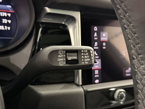 Certified 2025 Porsche Macan image 51